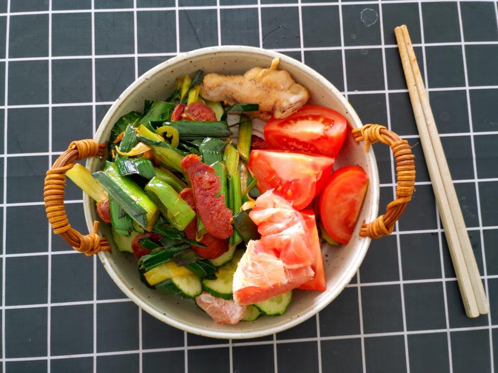 炒下饭的蒜苗炒腊肠（四川香辣腊肠）