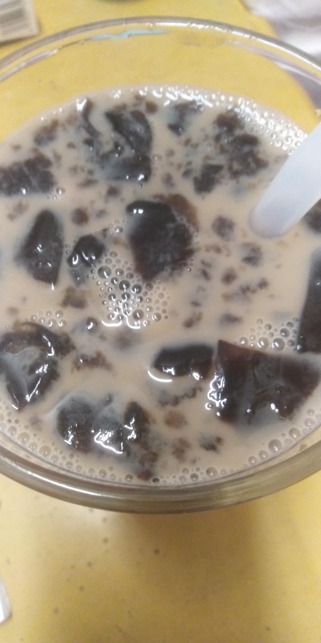 黑粉珍珠奶茶的做法