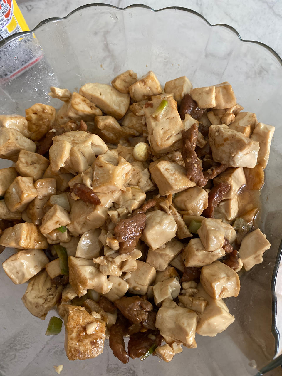 不放肉也超下饭的葱焖豆腐