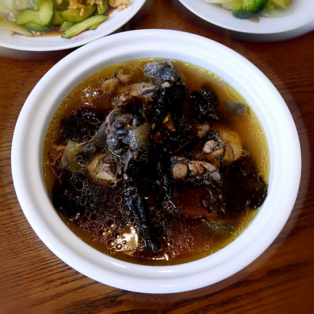 悠然曼赏做的黑豆黑木耳煲乌鸡