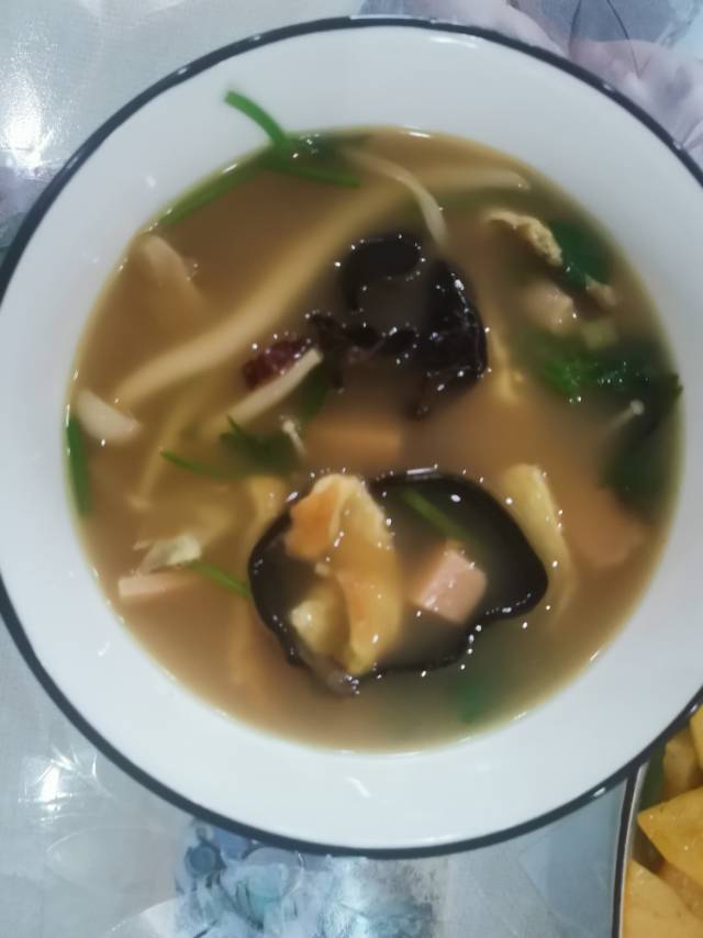 汤浓鲜美的三鲜菌菇汤，好喝不长胖，5分钟搞定