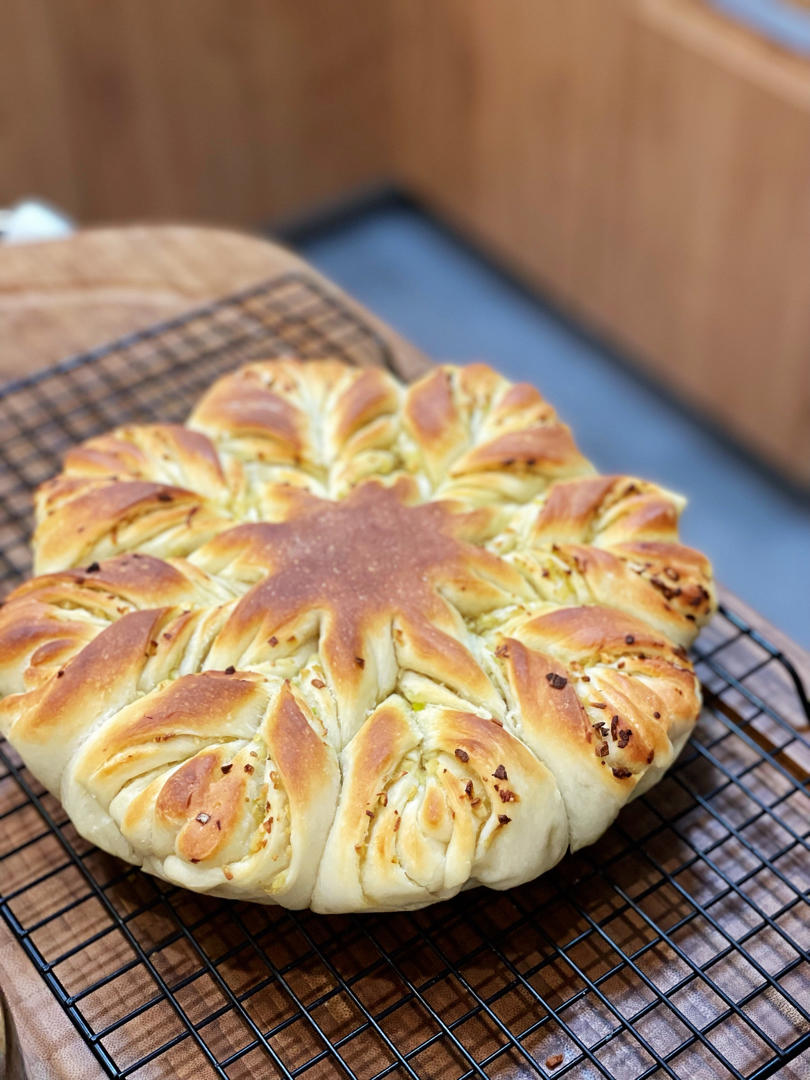 【小高姐】蒜香浓郁 造型优美 不用揉出手膜的面包