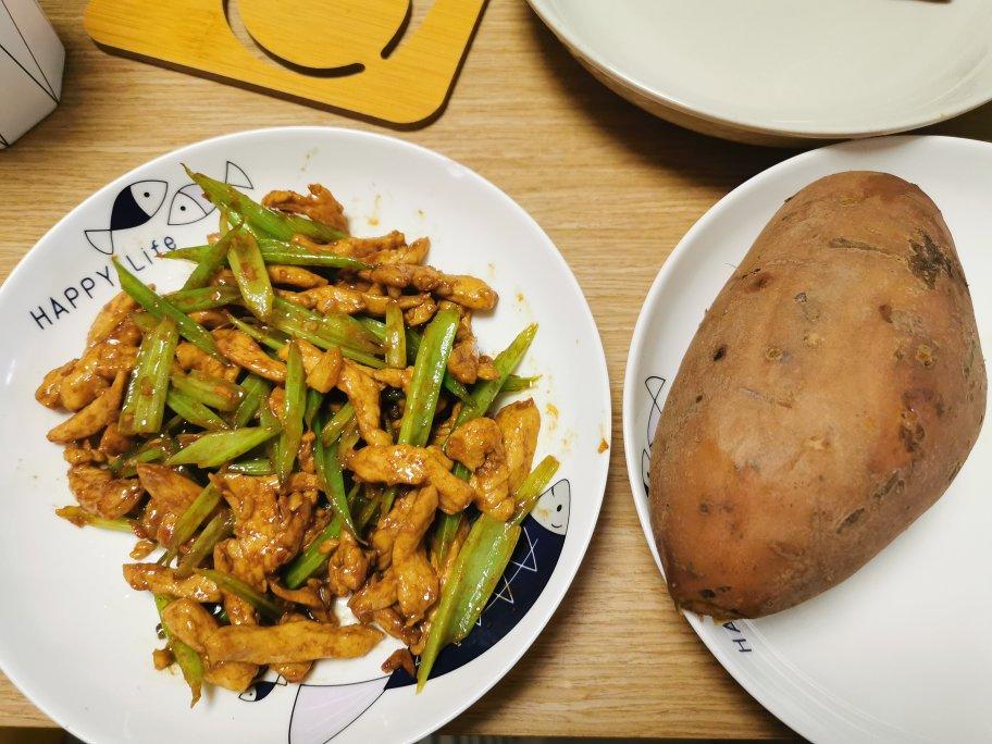 芹菜炒鸡肉