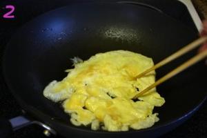 翡翠虾米蛋的做法 步骤2