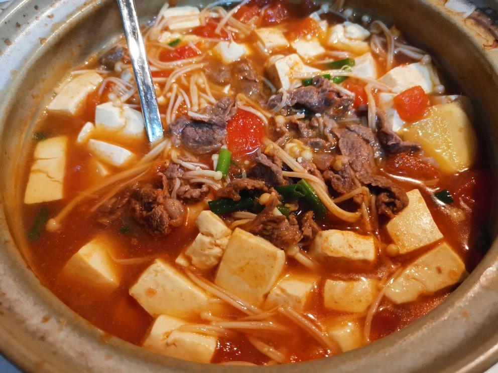 酸汤肥牛金针菇