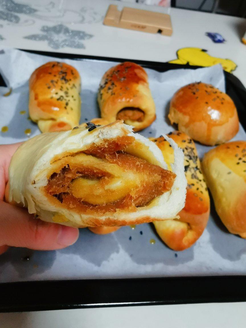 超好吃的咸蛋黄肉松小面包