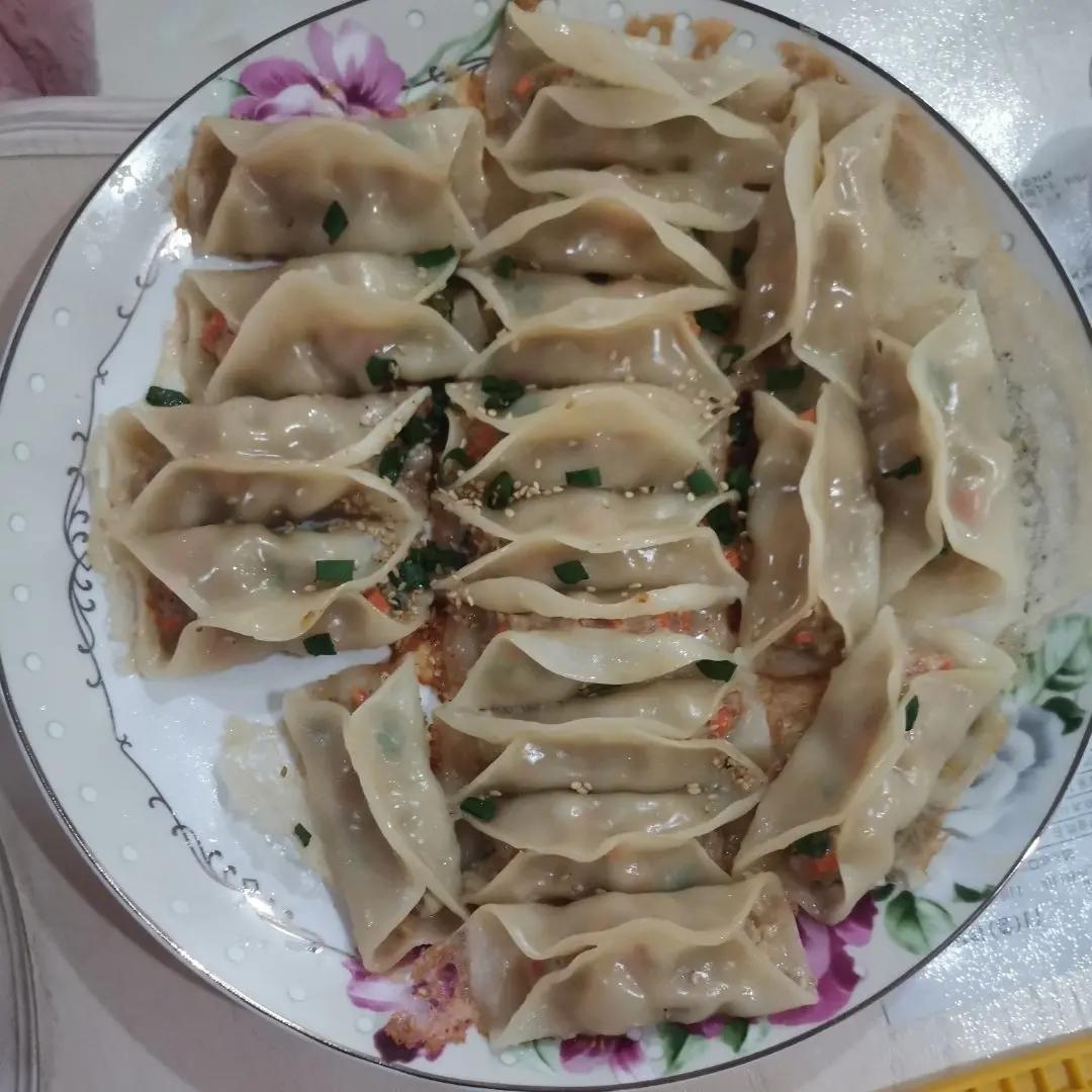 家的味道～酥脆鲜香的猪肉韭菜锅贴
