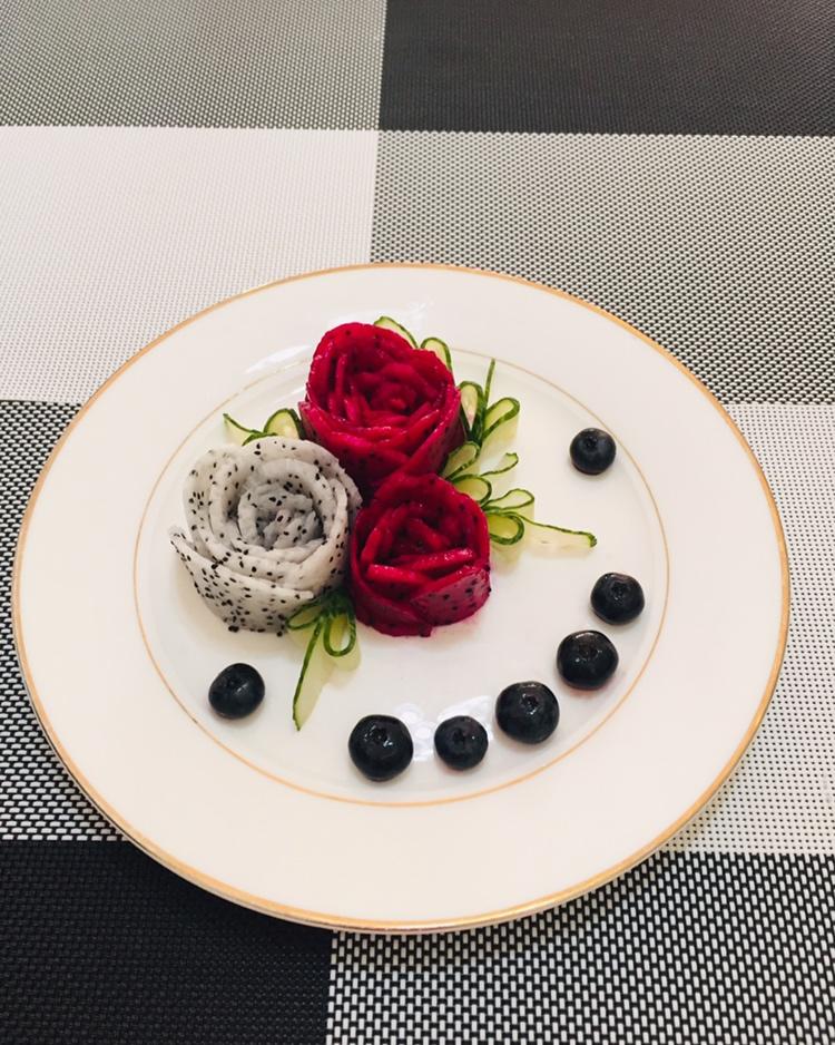 盛月琳做的火龙果玫瑰花