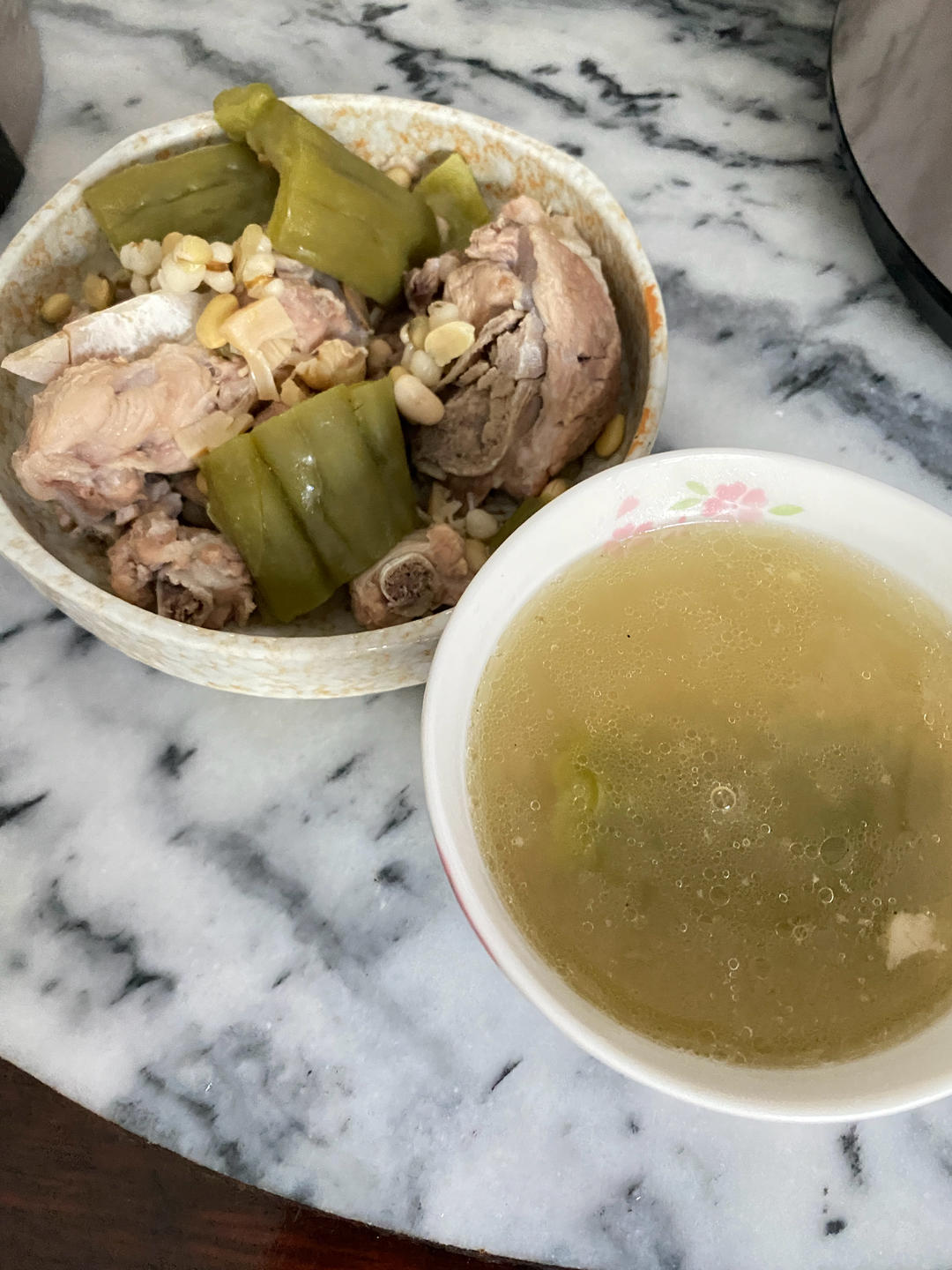 苦瓜猪骨黄豆汤（降火祛湿）