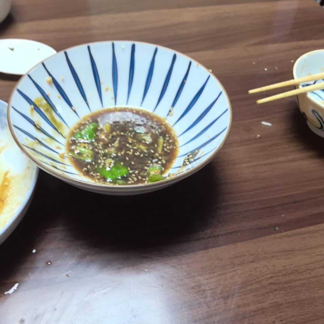 凉拌皮蛋黄瓜