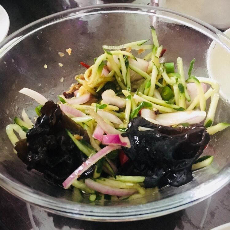 凉拌洋葱木耳