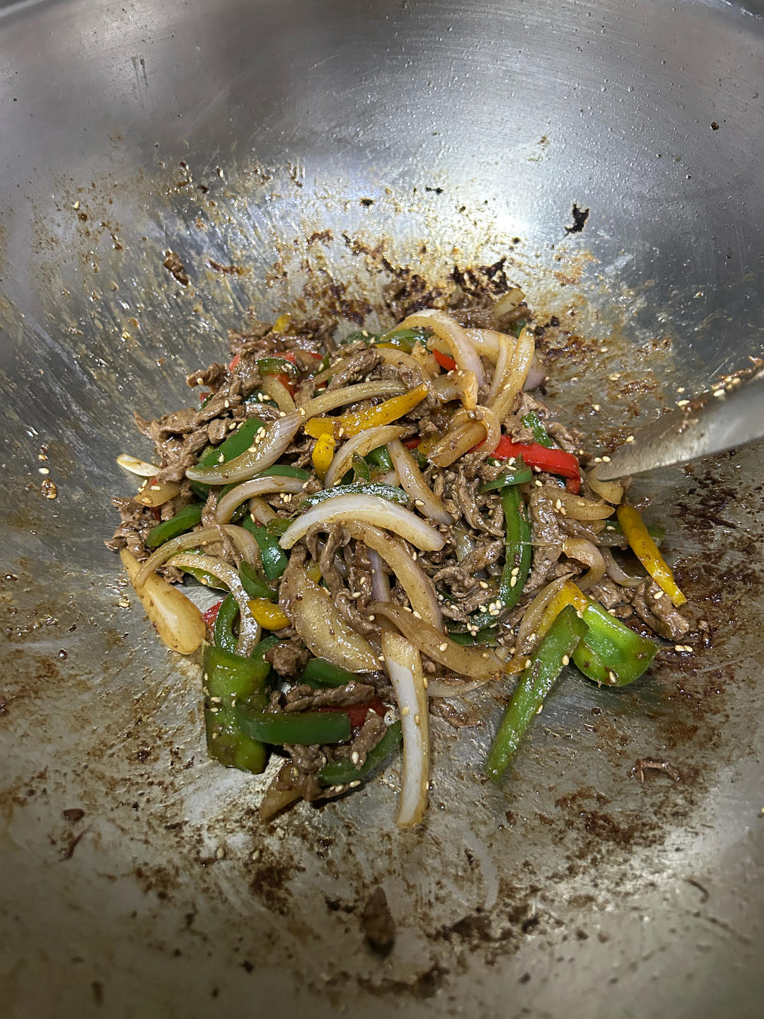 色彩鲜亮饱满的牛肉菜，孩子爱吃的——彩椒牛柳【孔老师教做菜】