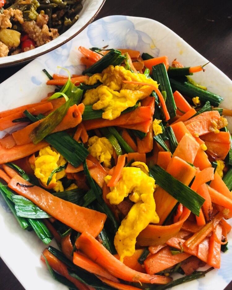 红萝卜蒜苗炒鸡蛋