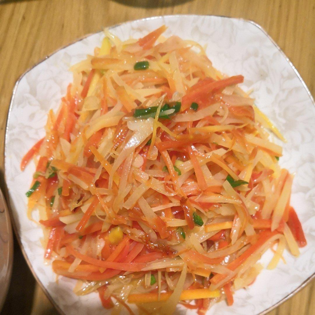 红萝卜丝炒土豆丝