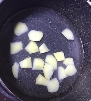 宝宝辅食之土豆泥（6个月以上）的做法 步骤2