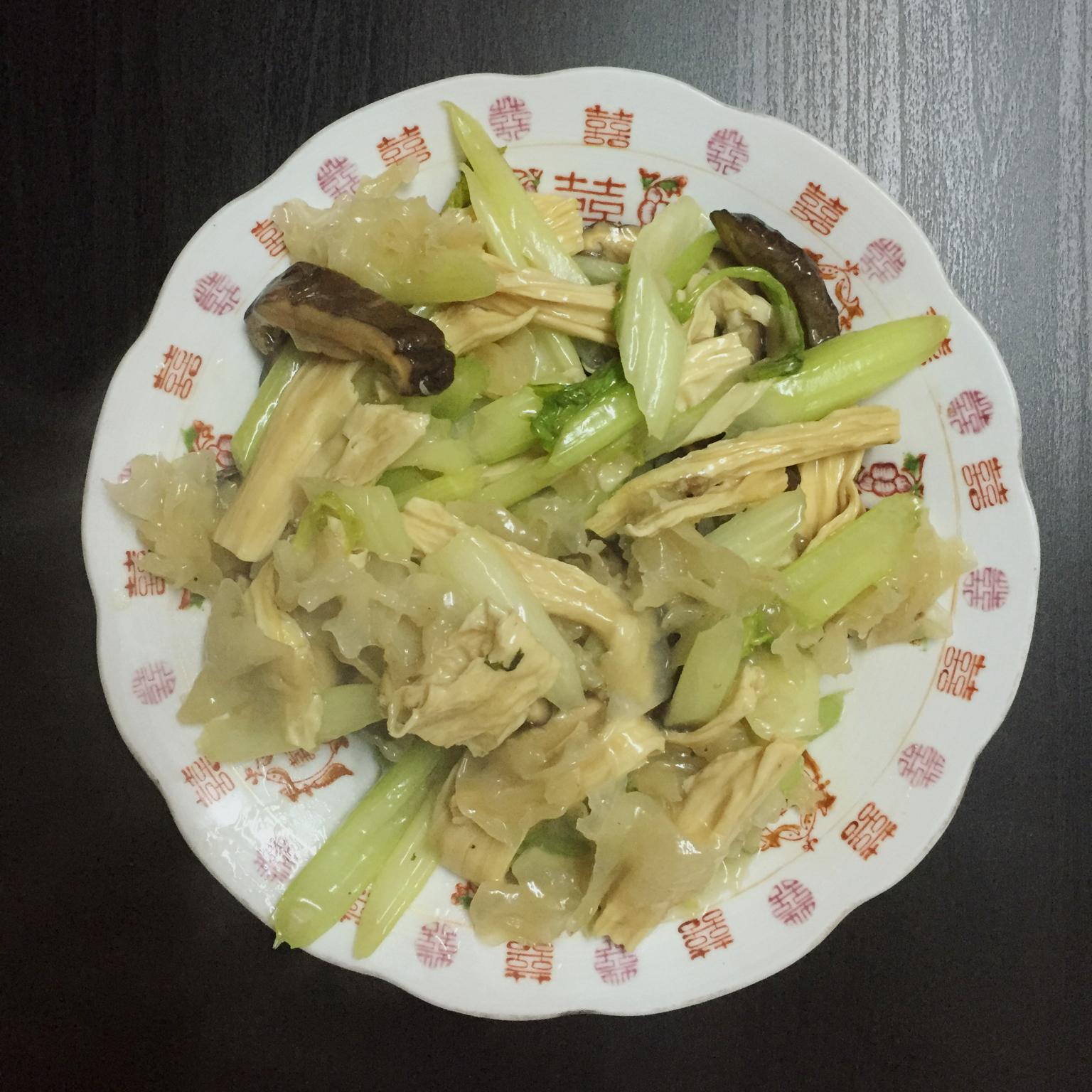 银耳西芹炒腐竹