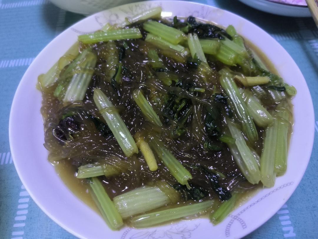芹菜炒粉条(故乡的味道)