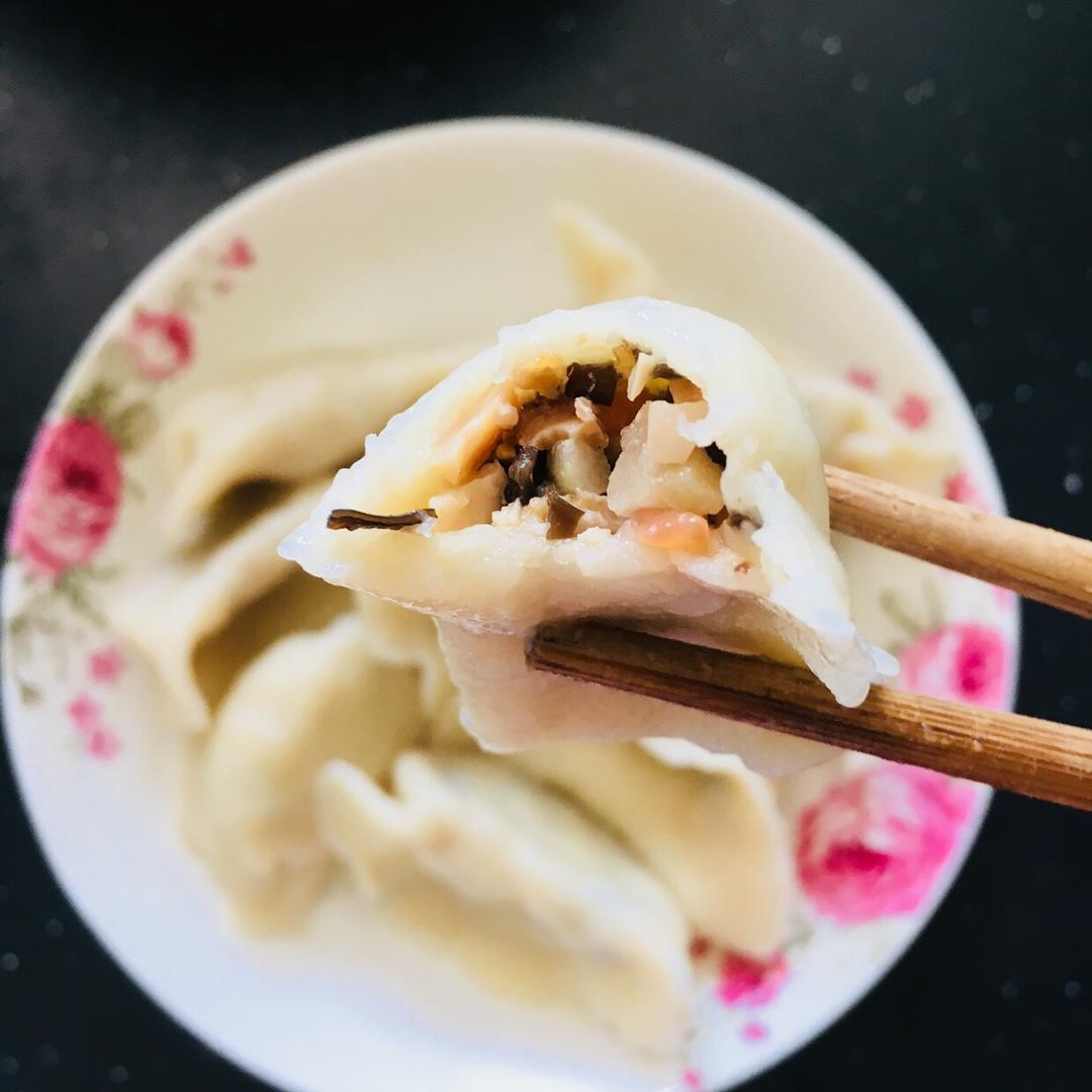 黄瓜木耳西红柿鸡肉牛肉水饺