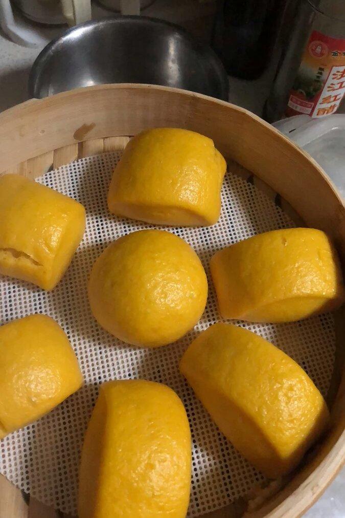 zhffnya做的南瓜馒头(刀切)