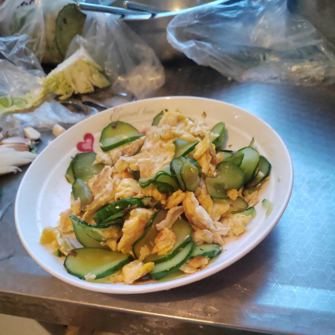 五分钟下饭菜黄瓜火腿炒鸡蛋