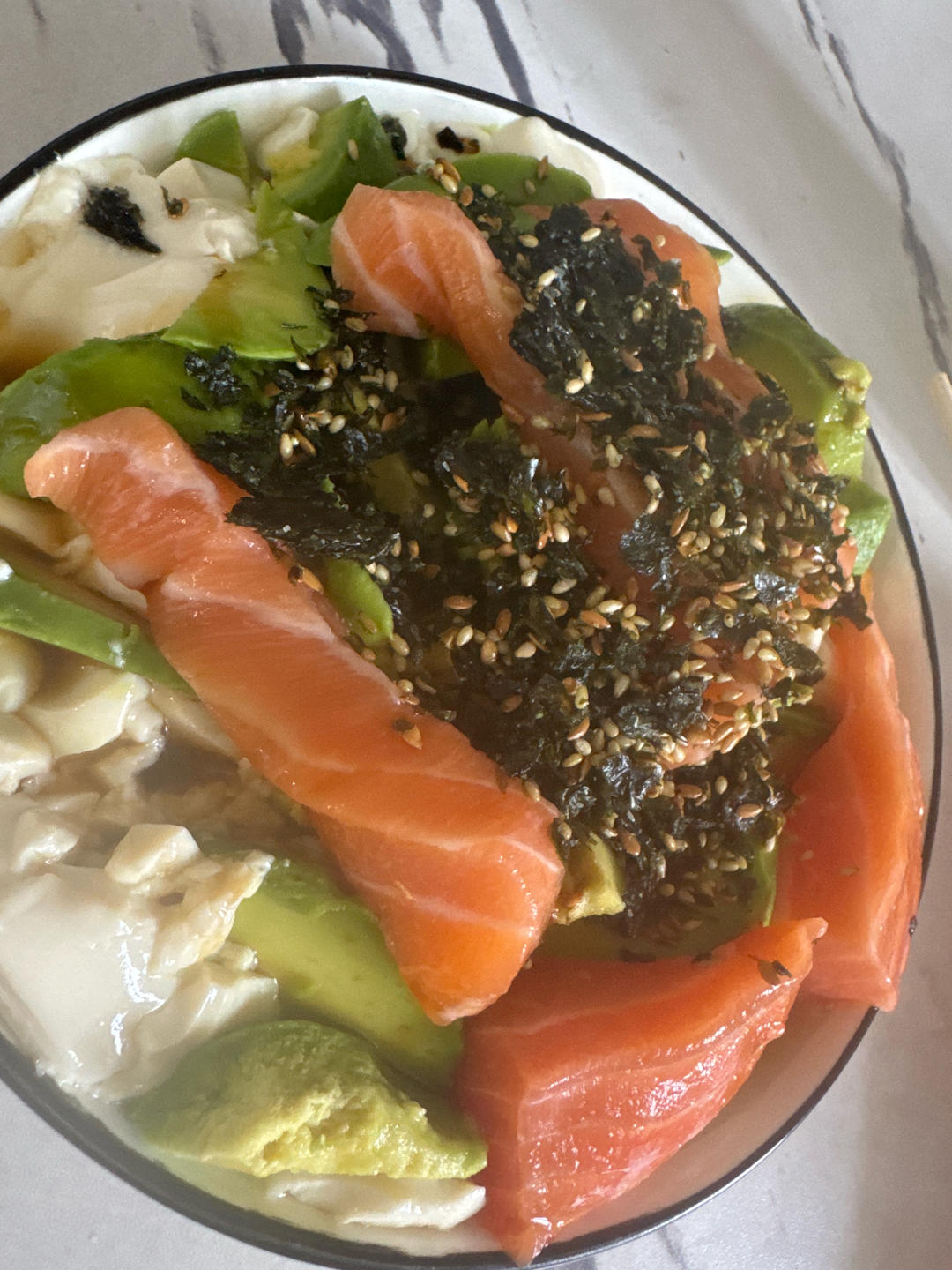 牛油果豆腐三文鱼刺身拼盘