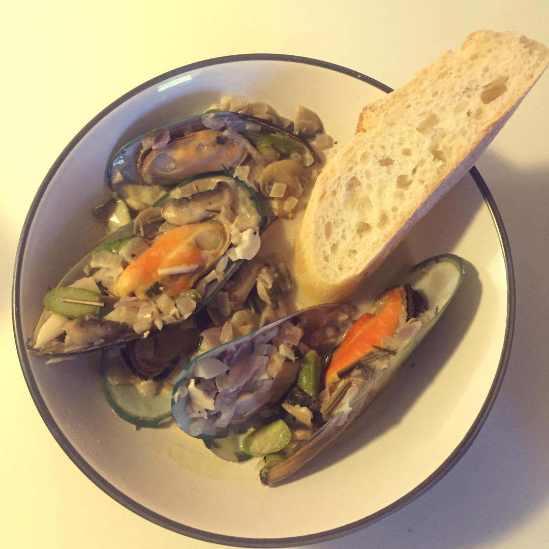 Steamed mussels with wine and cream 法式奶油青口贝