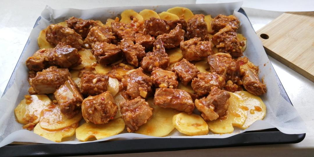 【烤箱新手】蜜汁孜然土豆洋葱烤排骨