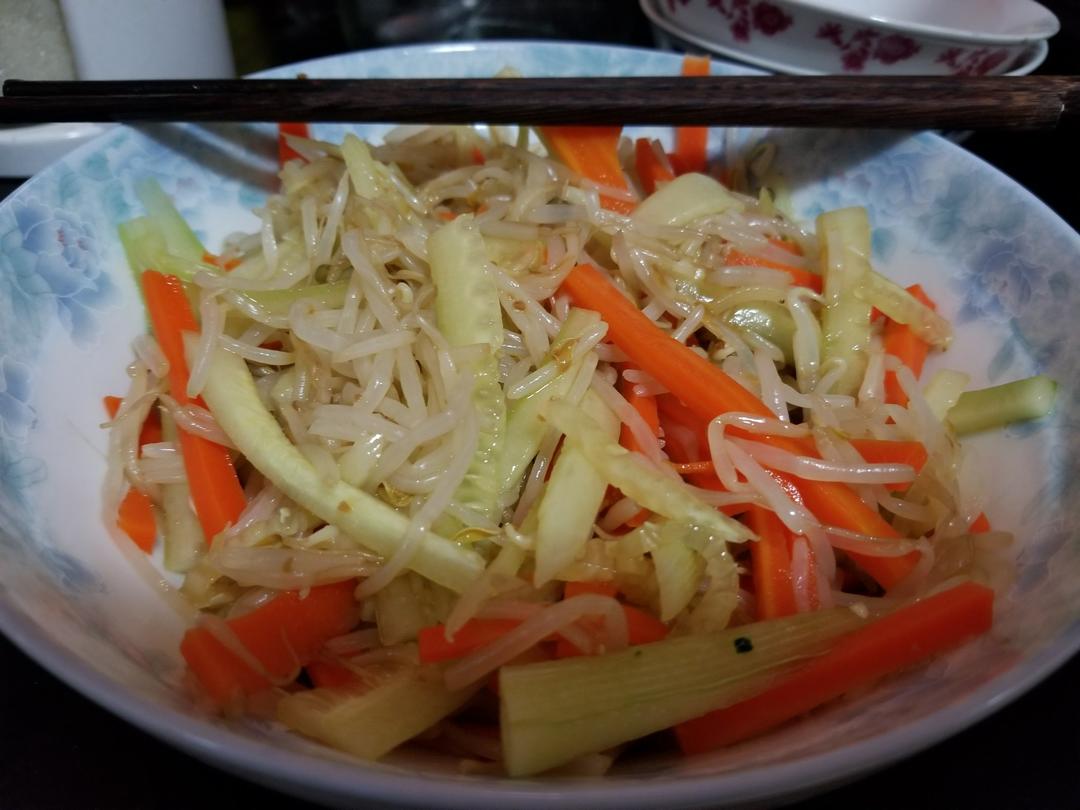 凉拌豆芽黄瓜菜