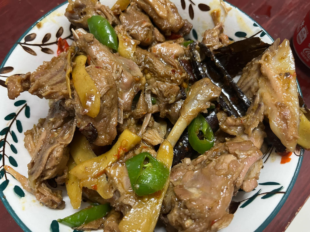 传统正宗的啤酒鸭配方和做法，鲜嫩香浓，只需炒千万不要焯水