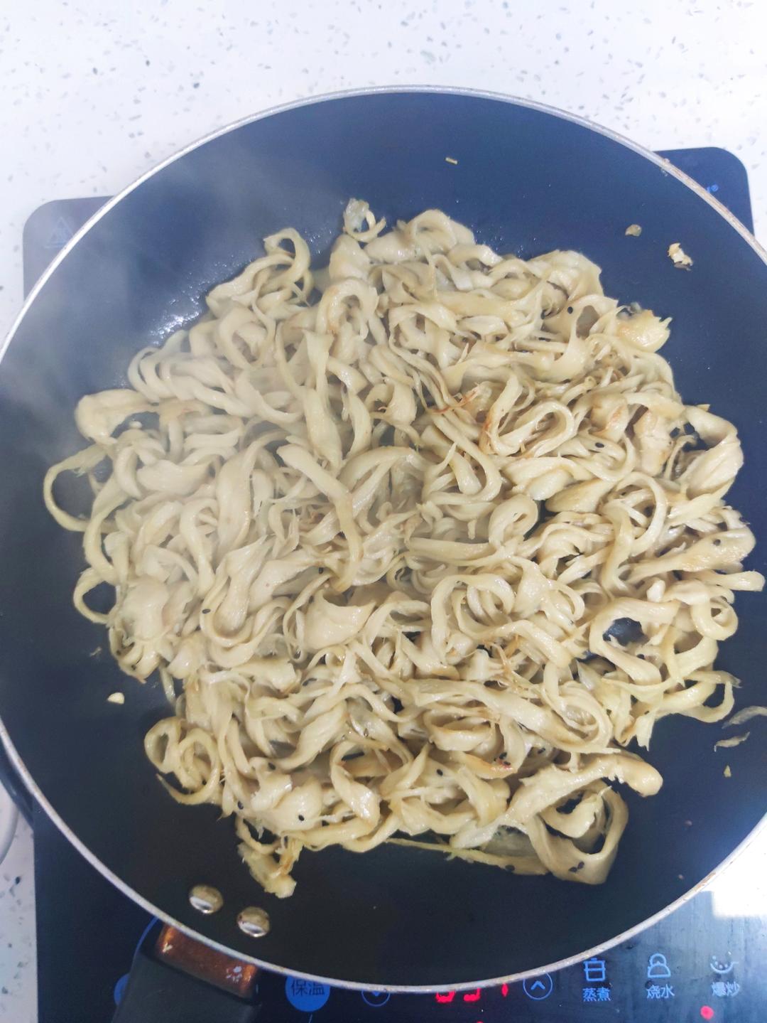 比脏摊儿好吃的烤面筋（附两种万能酱汁）