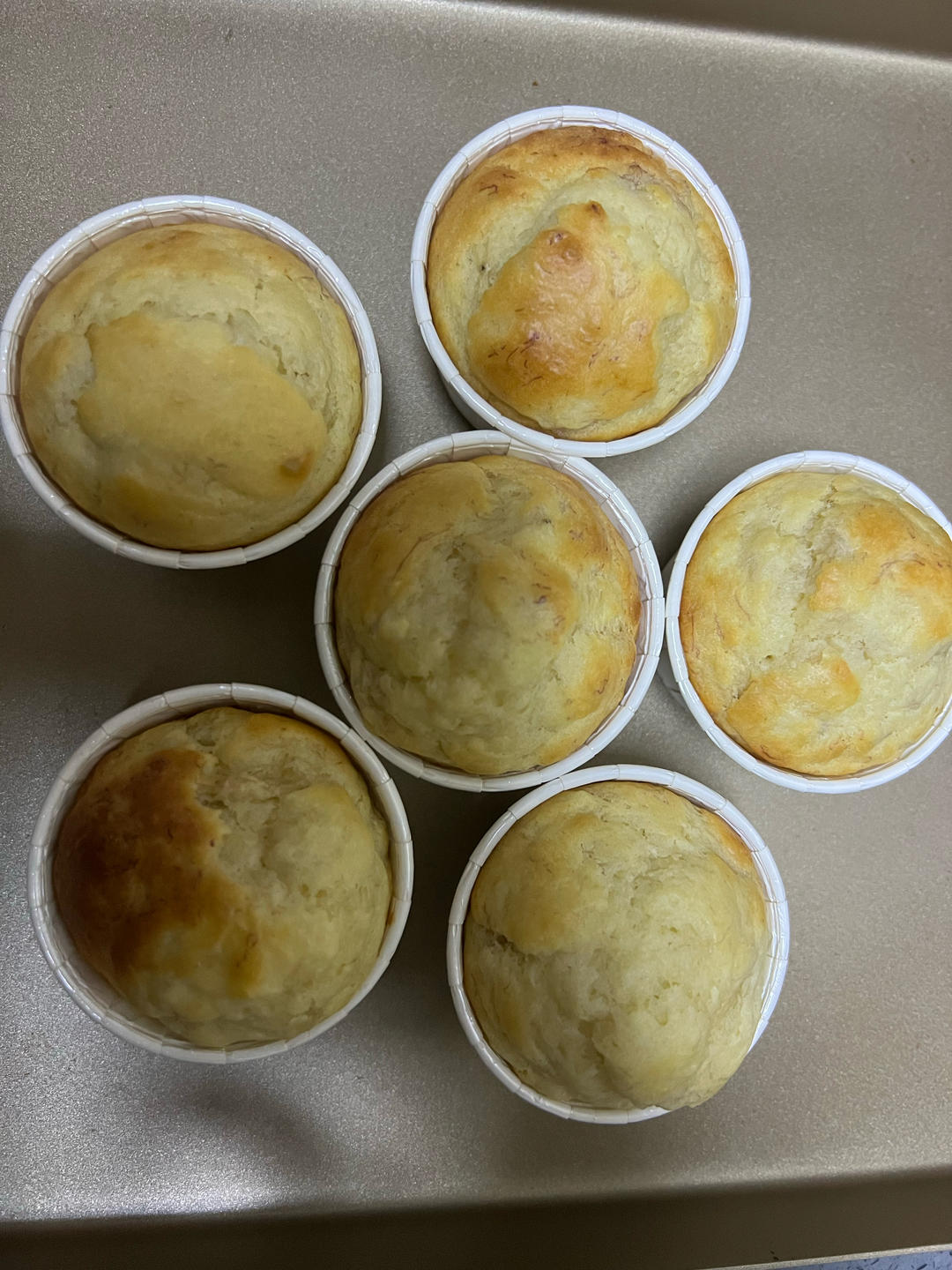 只需搅拌入烤箱的香蕉麦芬