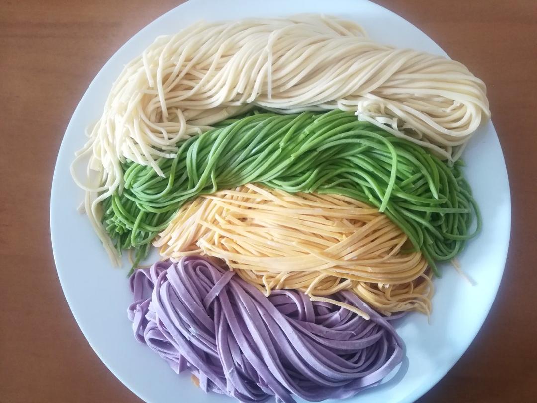 纯天然没有任何添加的彩色面条🤣🤣🤣