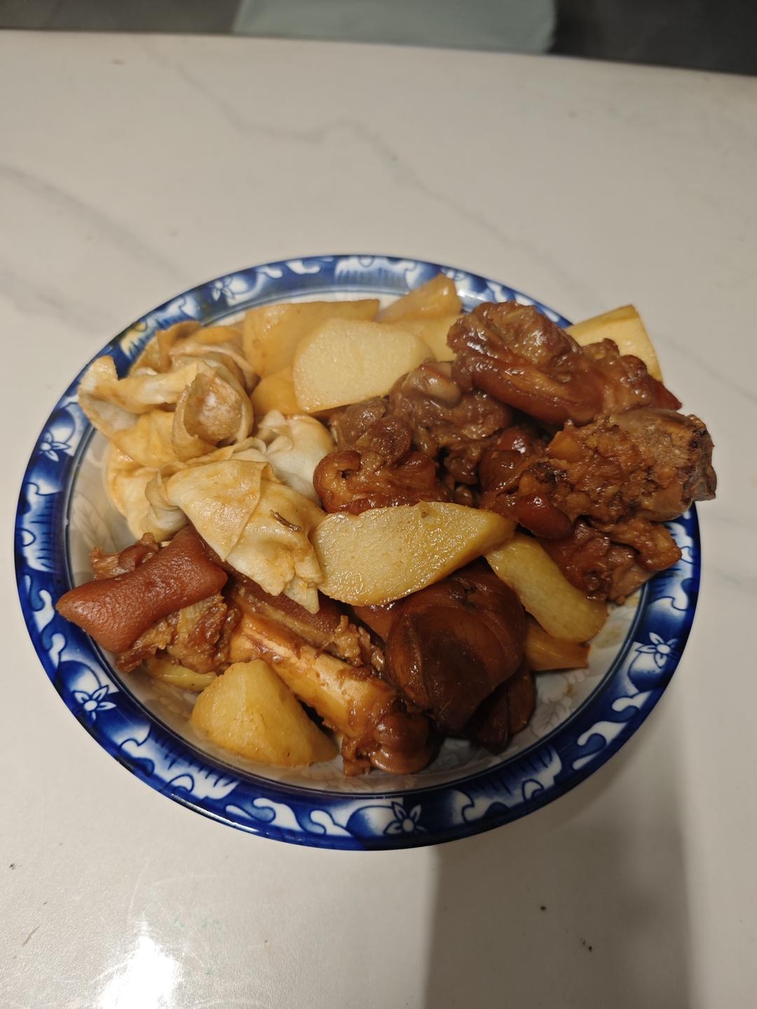 美味的家常菜：红烧猪蹄