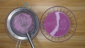 紫薯椰汁千层马蹄糕，广东人的最爱，配方比例详细介绍。新手也能一次成功的做法 步骤6