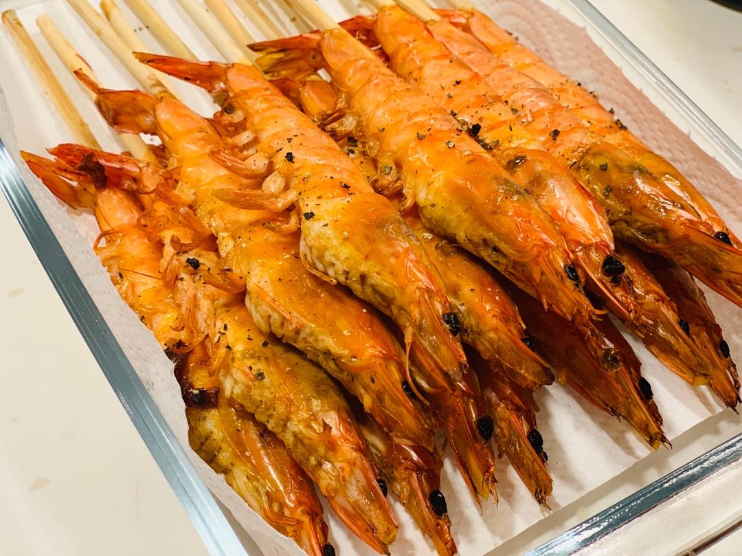 让你忍不住想吮指的——黑椒烤虾串