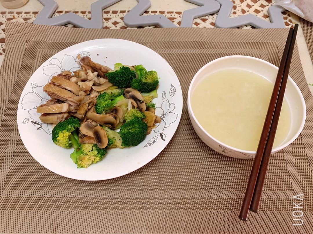 蚝油草菇