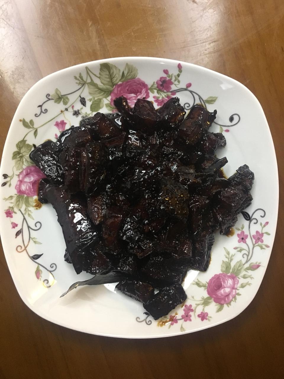 吃着碗里望着锅里的红烧肉