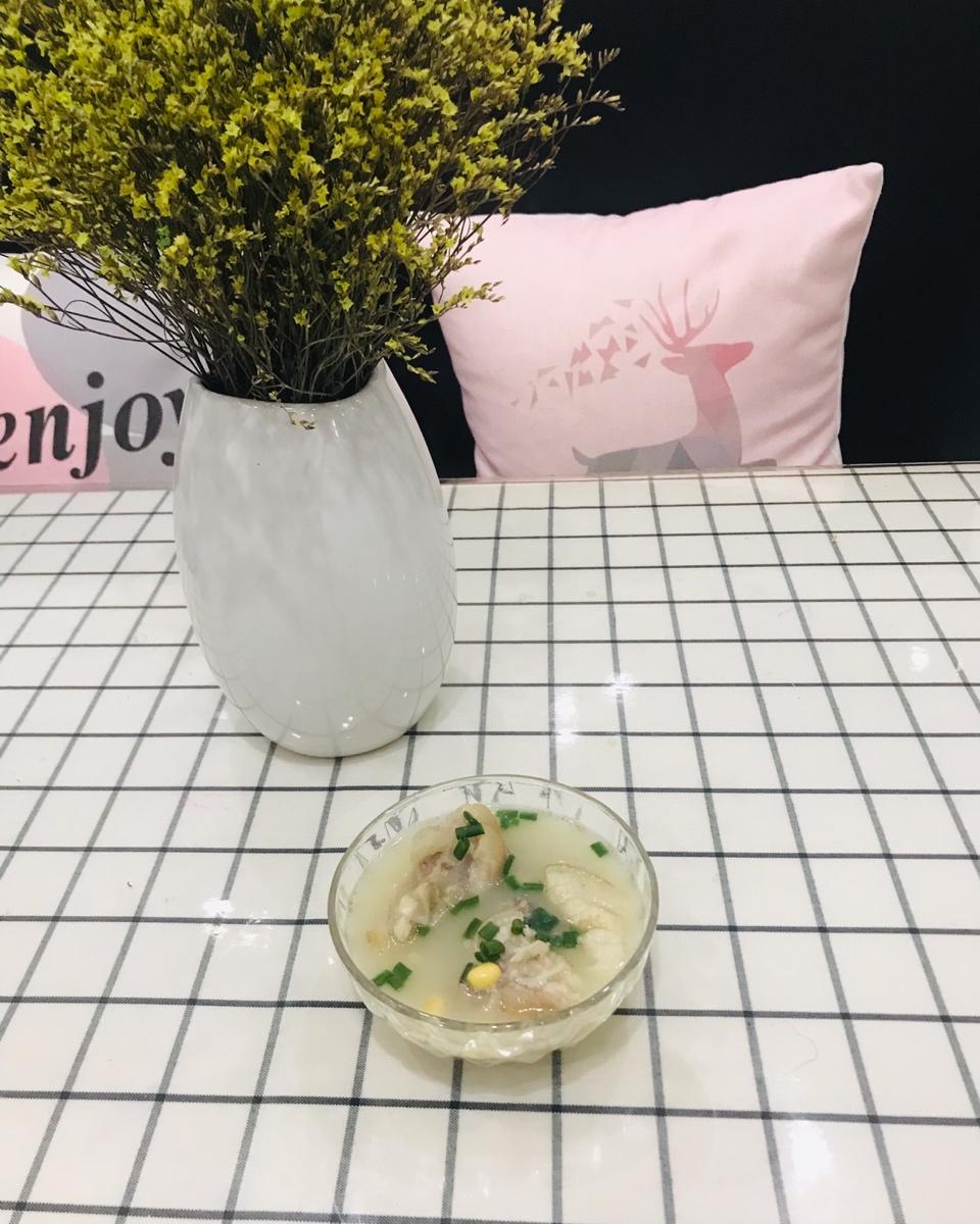 黄豆花生猪脚汤