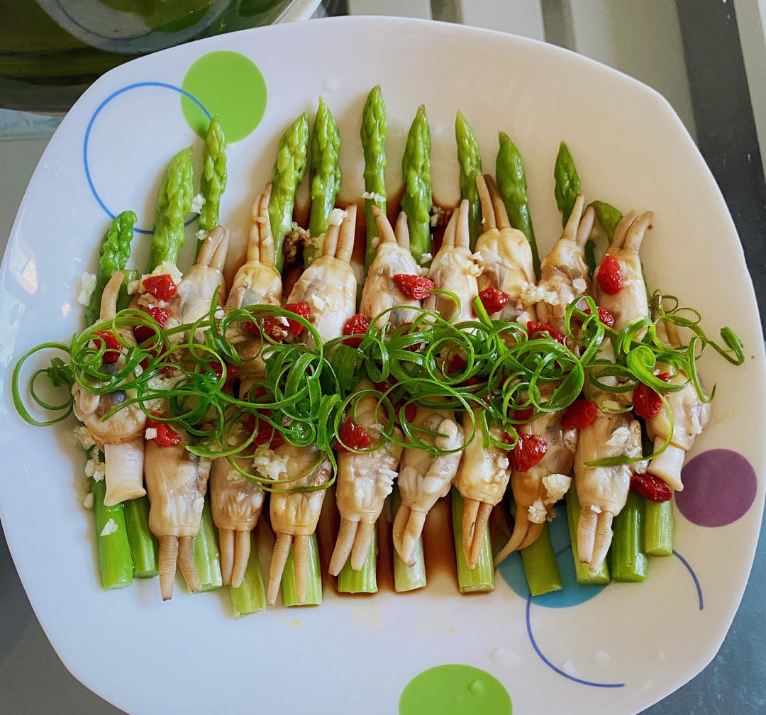 快手美味高颜值的蛏子芦笋