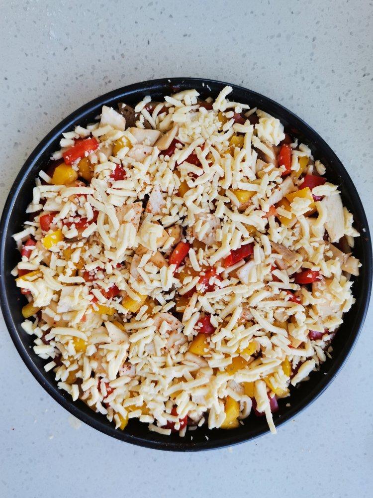 含宣软饼皮做法、自己在家也能做出馅料十足、超拉丝的美味诱人披萨