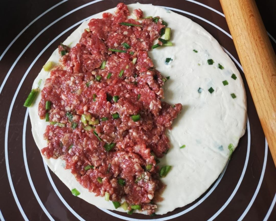 手抓饼的神仙吃法—牛肉薄酥饼的做法 步骤1