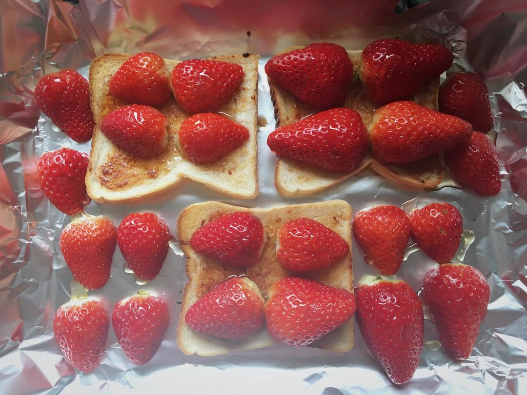 面包🍞脆草莓🍓