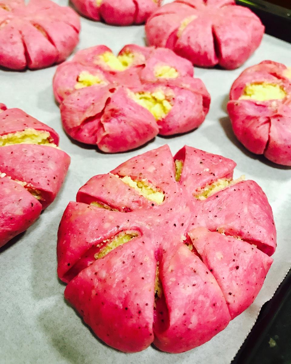 火龙果椰蓉面包