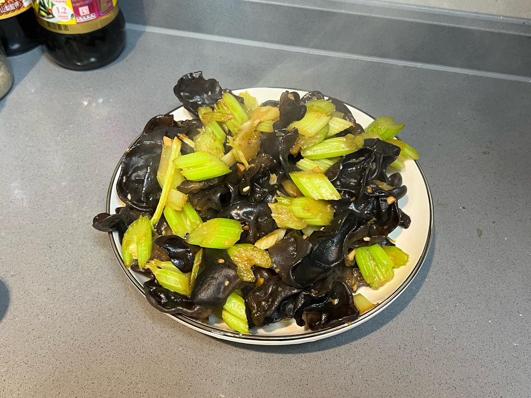 芹菜炒木耳