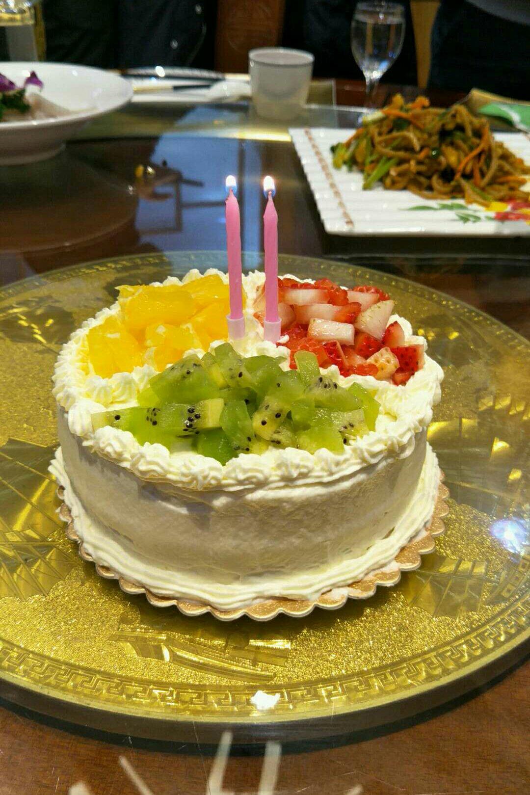 白采晔做的8寸水果生日蛋糕