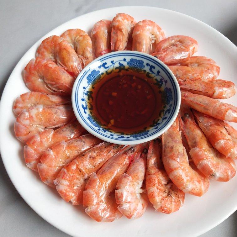 家常菜 白灼基围虾 柠檬角做的白灼基围虾赞 活基围虾,姜,葱,料酒