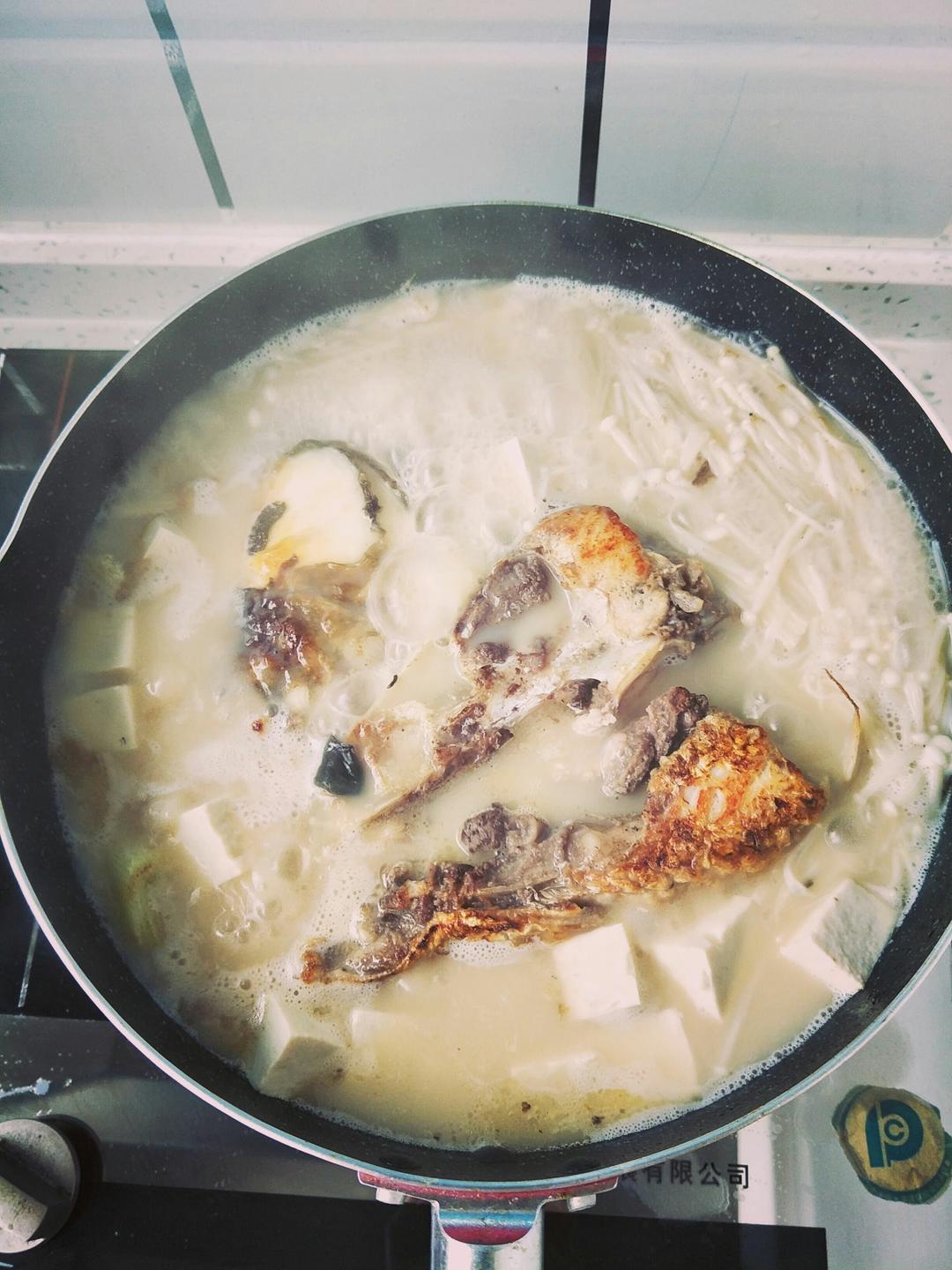 砂锅鱼头炖豆腐