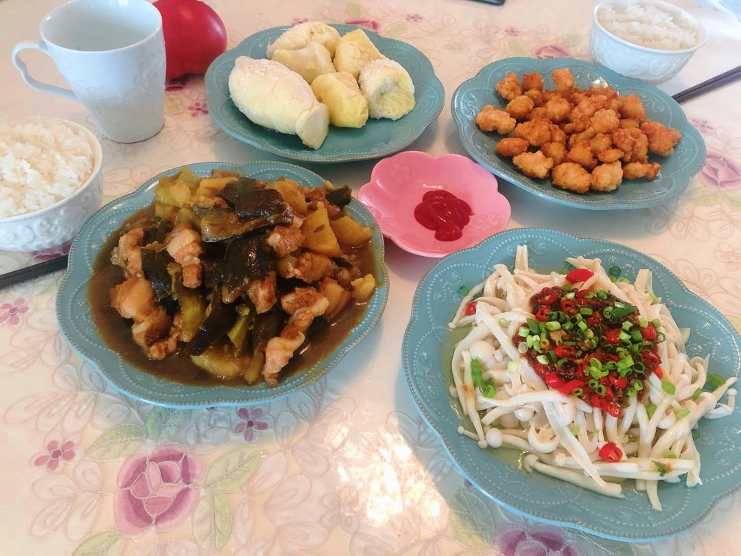 兔子一家的幸福欢宴