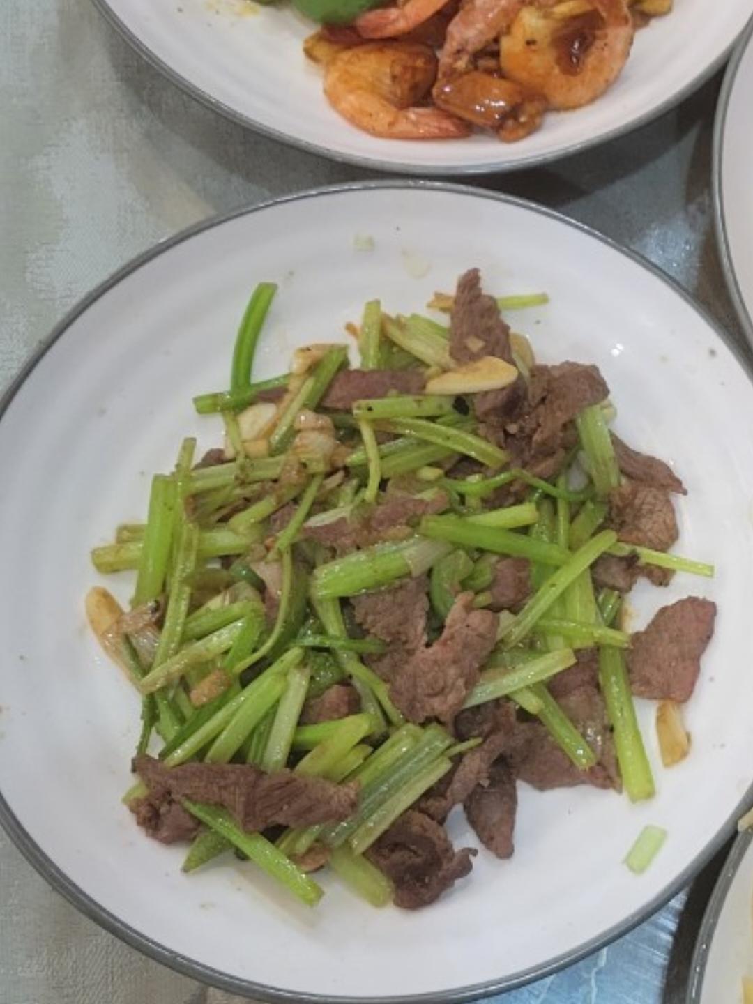 芹菜炒牛肉 快和我一起做！超级嫩！家常快手简单！