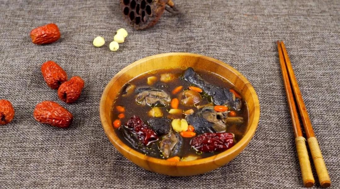 乌鸡四物汤-补血养血！的做法